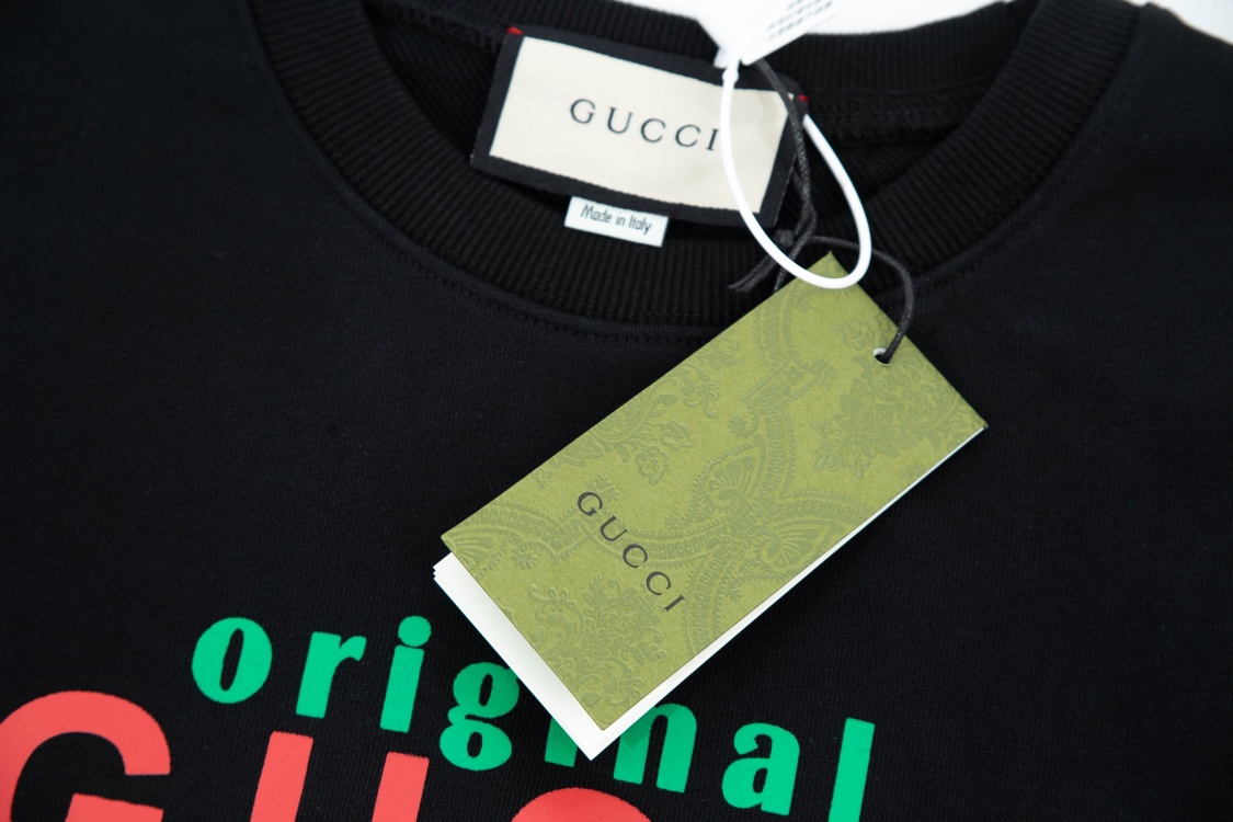 240 Gucci 古驰“Original Gucci”格言印花卫衣