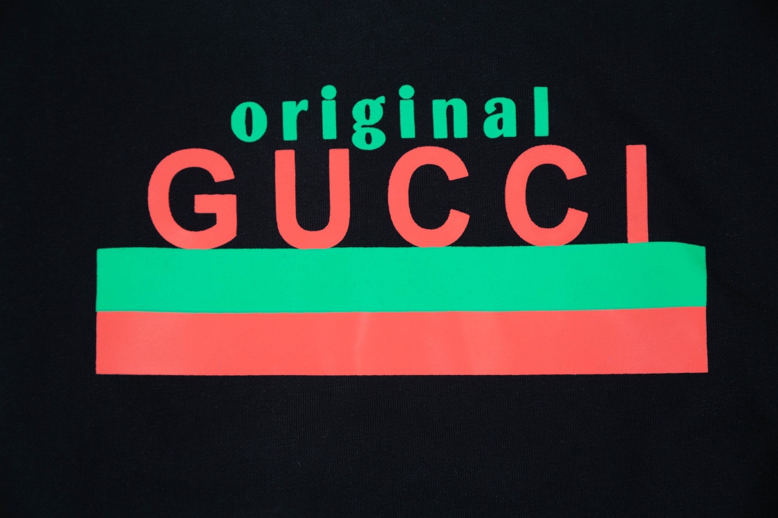 240 Gucci 古驰“Original Gucci”格言印花卫衣