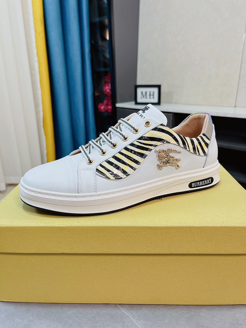 I0 巴宝莉 Burberry BURBDRRY 官网同款高版本最新爆款休闲鞋，顶端品牌[勾引]奢侈～代购，鞋面選用进口牛皮拼接布原版材质高端皮里精细做工。原版个性时尚柔软橡膠耐磨防滑大底，上脚轻巧舒适，38-44