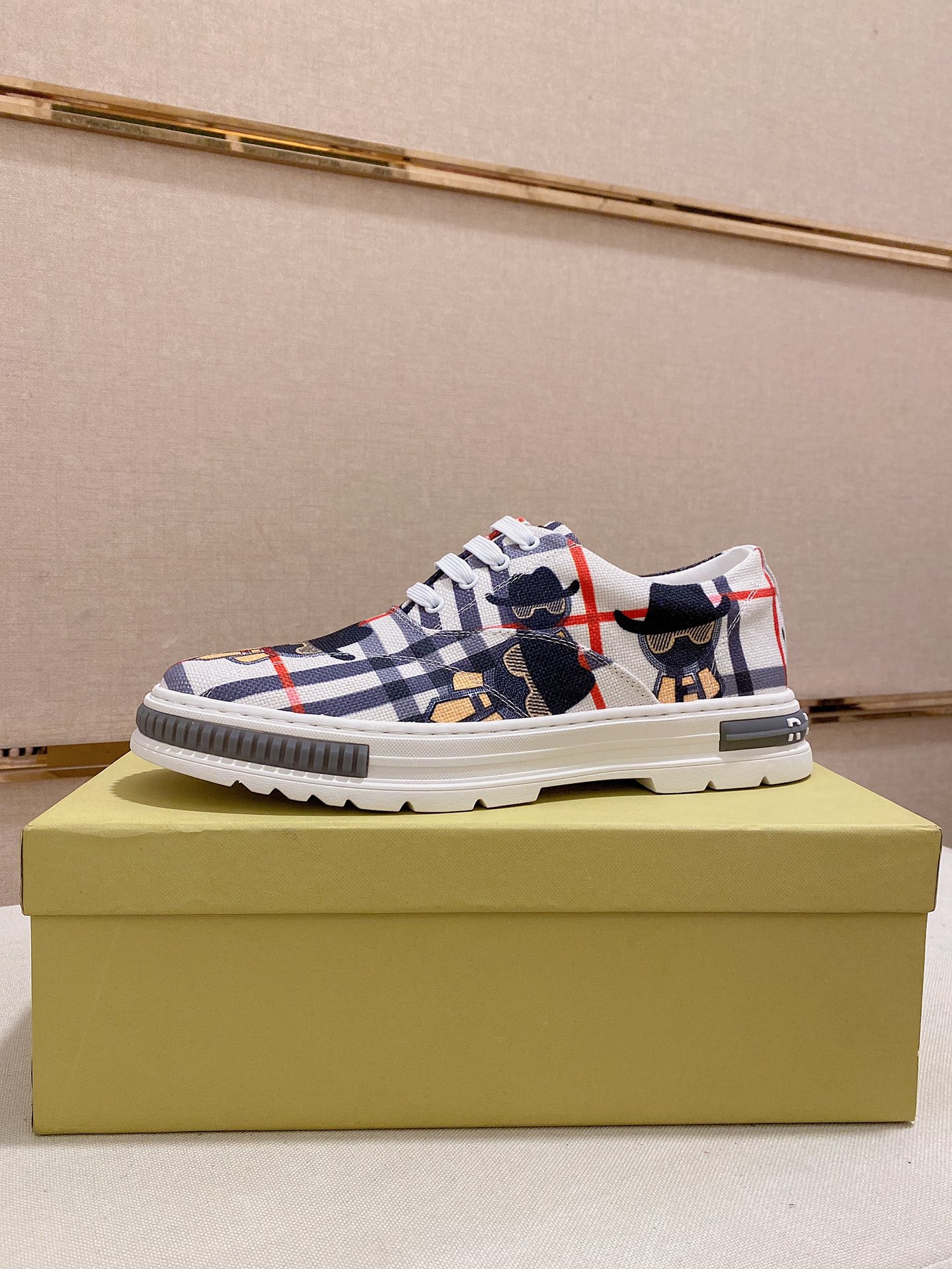 I0 专柜同步BURBERRY 巴宝莉 Burberry  顶级代购同步发售正