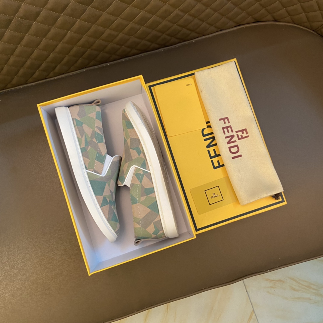 I5 原单 Fendi  芬迪  意大利进口头层牛皮鞋面细腻厚实看得到头层水染羊皮内里鞋垫logo清晰、立体磨砂后跟原厂特供 Fendi 芬迪 大底户外司机驾车鞋 可随意进出专柜、