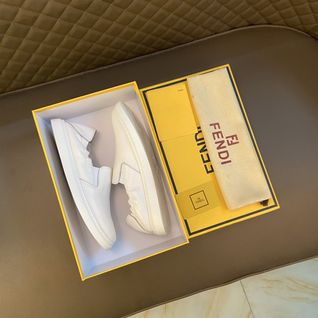 I5 原单 Fendi  芬迪  意大利进口头层牛皮鞋面细腻厚实看得到头层水染羊皮内里鞋垫logo清晰、立体磨砂后跟原厂特供 Fendi 芬迪 大底户外司机驾车鞋 可随意进出专柜、
