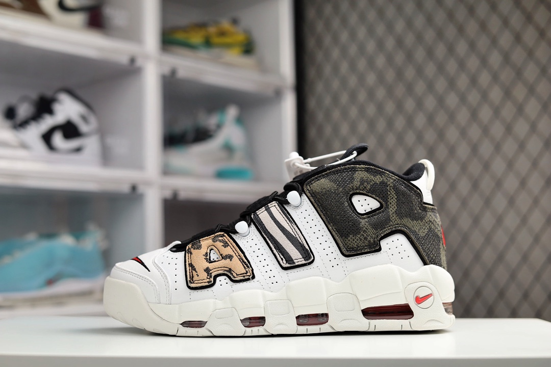 H5 Nike Air More Uptempo 原装皮蓬 全网最高版本 没有之一Air More Uptempo绝对是耐克篮球鞋历史上最耀眼的里程碑之一，耐克一直以来都以不停的提升气垫容量来捍卫气垫的地位，当前后掌的花样全部玩尽之后，耐克终于还是打出了奠定王朝基础的一张牌：全掌外露气垫，U型气垫和Max Air的搭配是当时最切合实际的全掌气垫组合