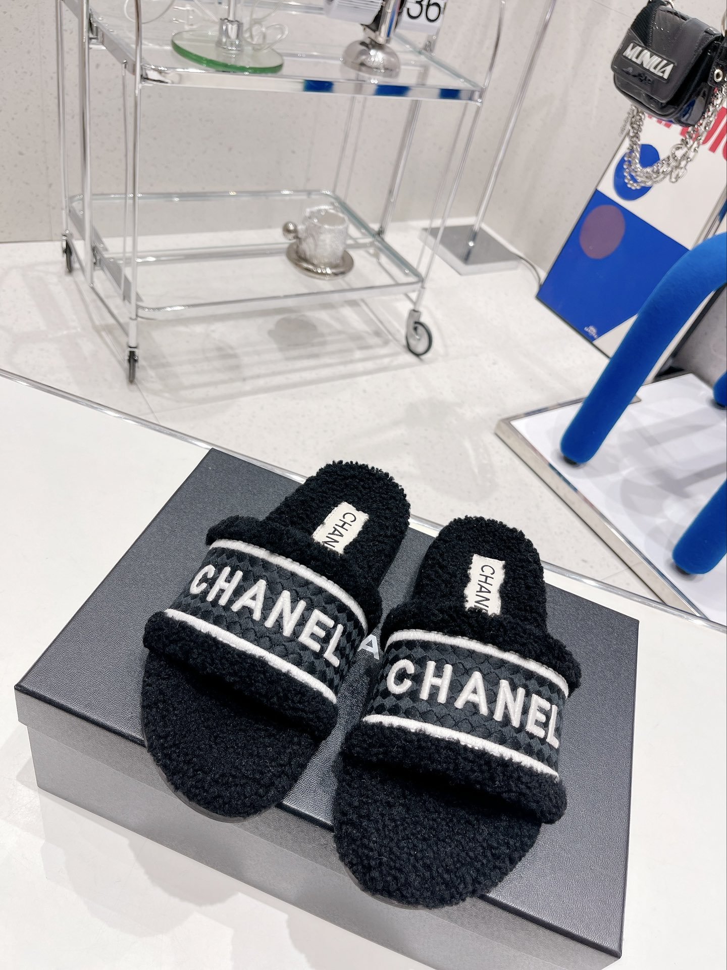 Chanel香奈儿2022秋冬电绣字