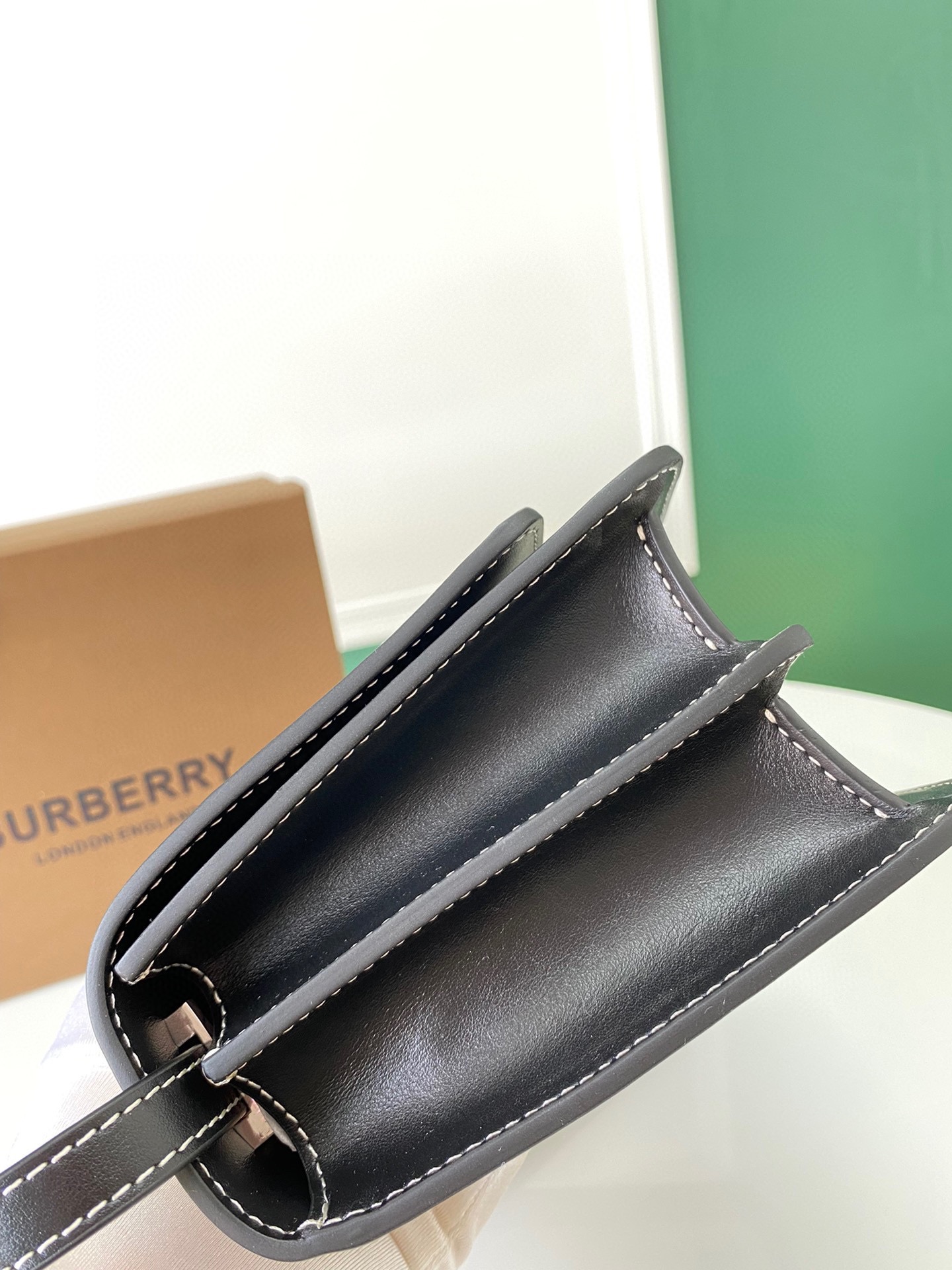 Burberry巴宝莉TB 专属标识锁扣包