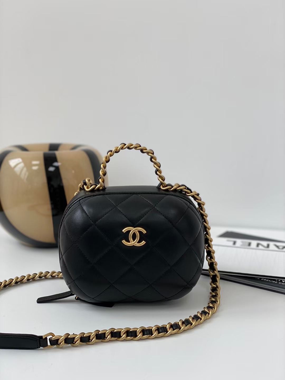 Chanel Bolsos de cosméticos Blanco Cadena