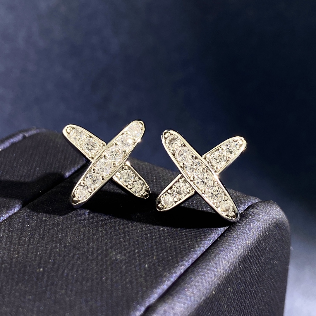 Chaumet Jeux de Liens earrings 18k yellow gold with clear round brilliant diamonds 10mm stud diameter