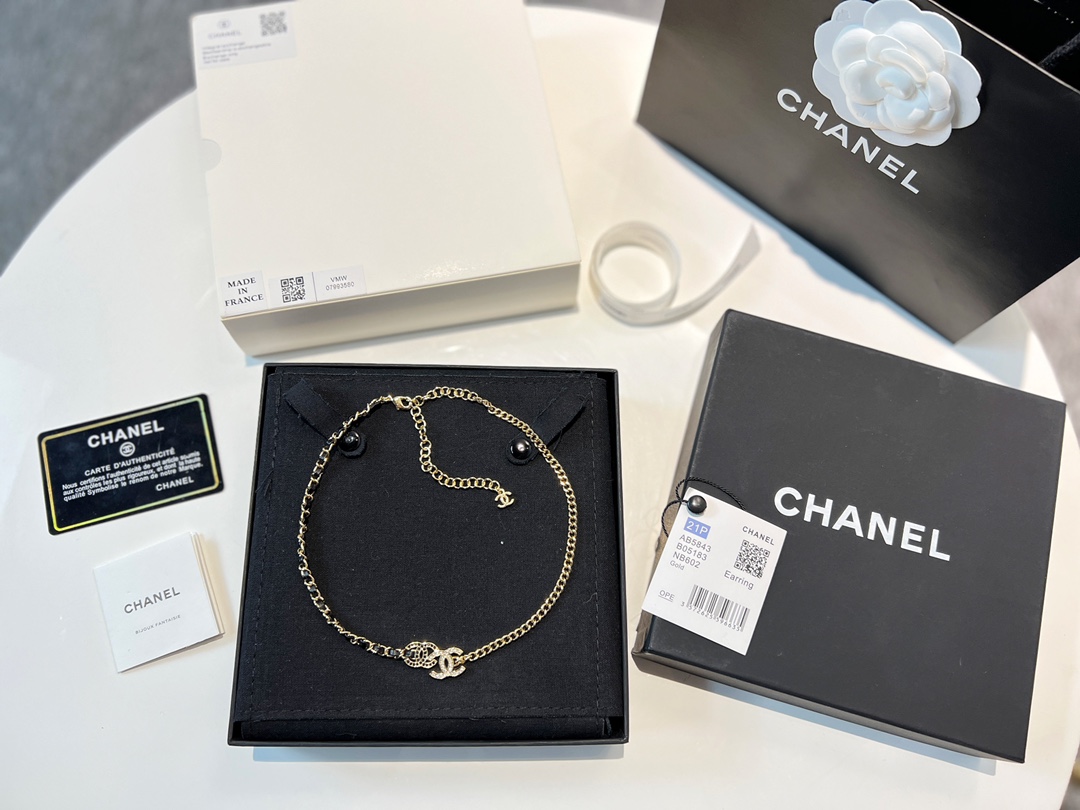 新款☑️CHANEL香奈儿双c黑钻黑皮绳项链