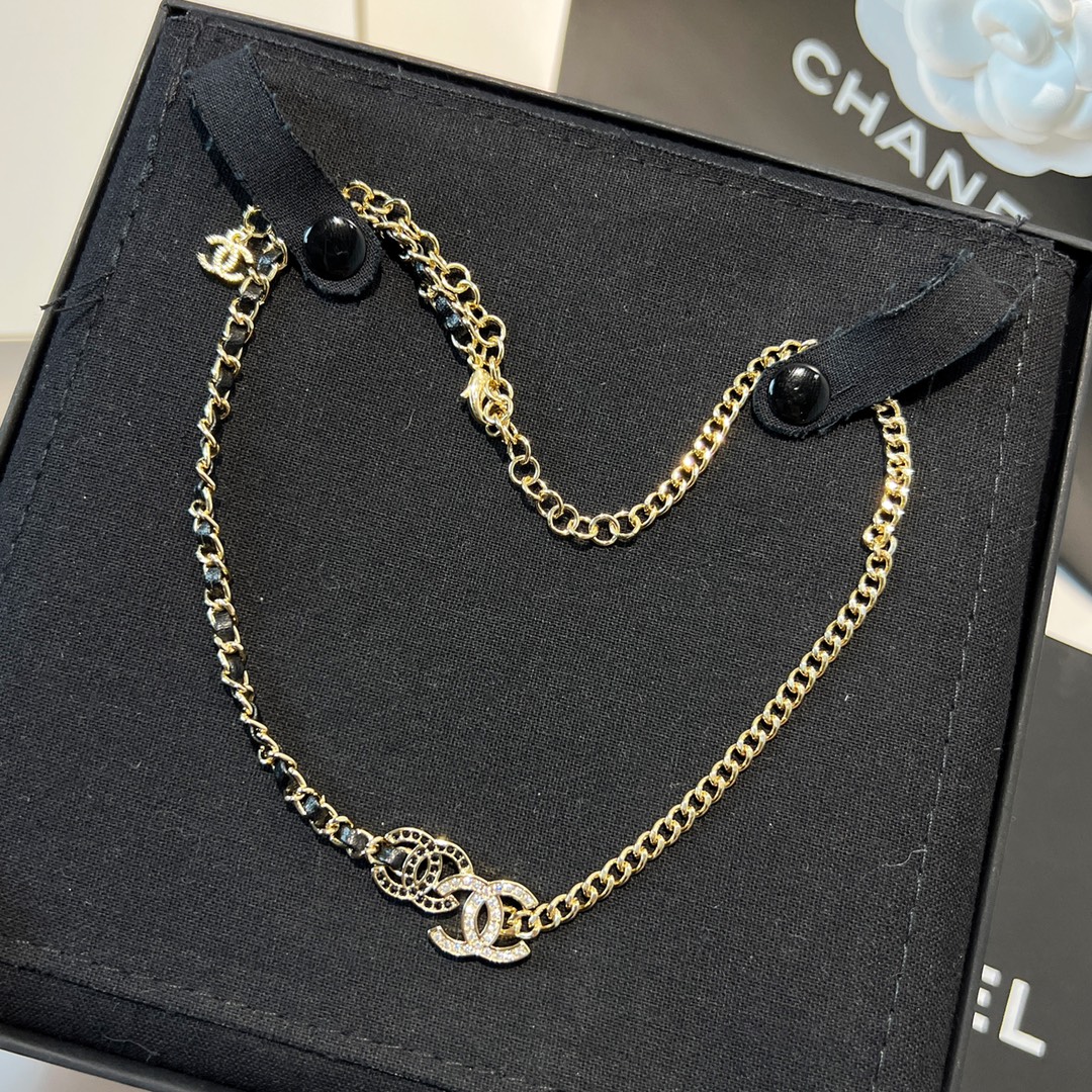 新款☑️CHANEL香奈儿双c黑钻黑皮绳项链