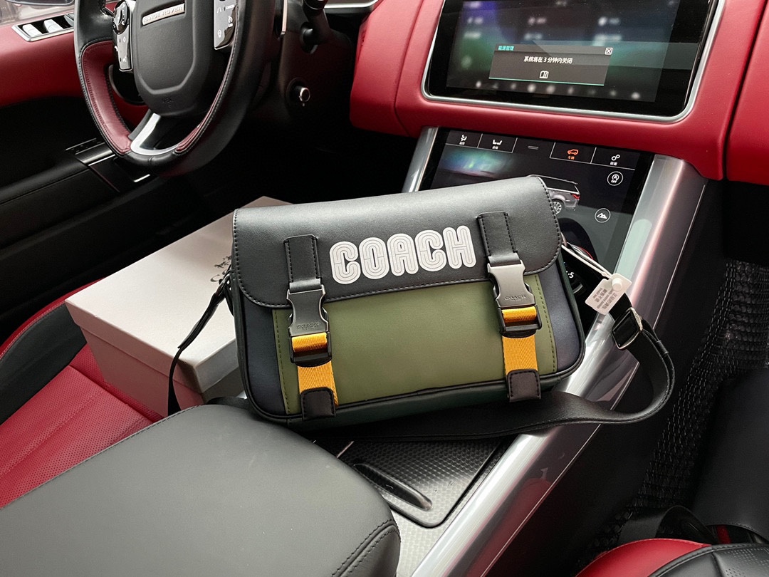 K0 高端货 “Coach Coach 蔻驰 ”邮差包 Track 27 单肩斜挎包 翻盖邮差。进口原厂皮面料高清五金logo标志、专用里内里。顺滑拉链、油边超平滑、做工精致每个细节到位潮男必备款。配：礼盒规格29/21/7。p260