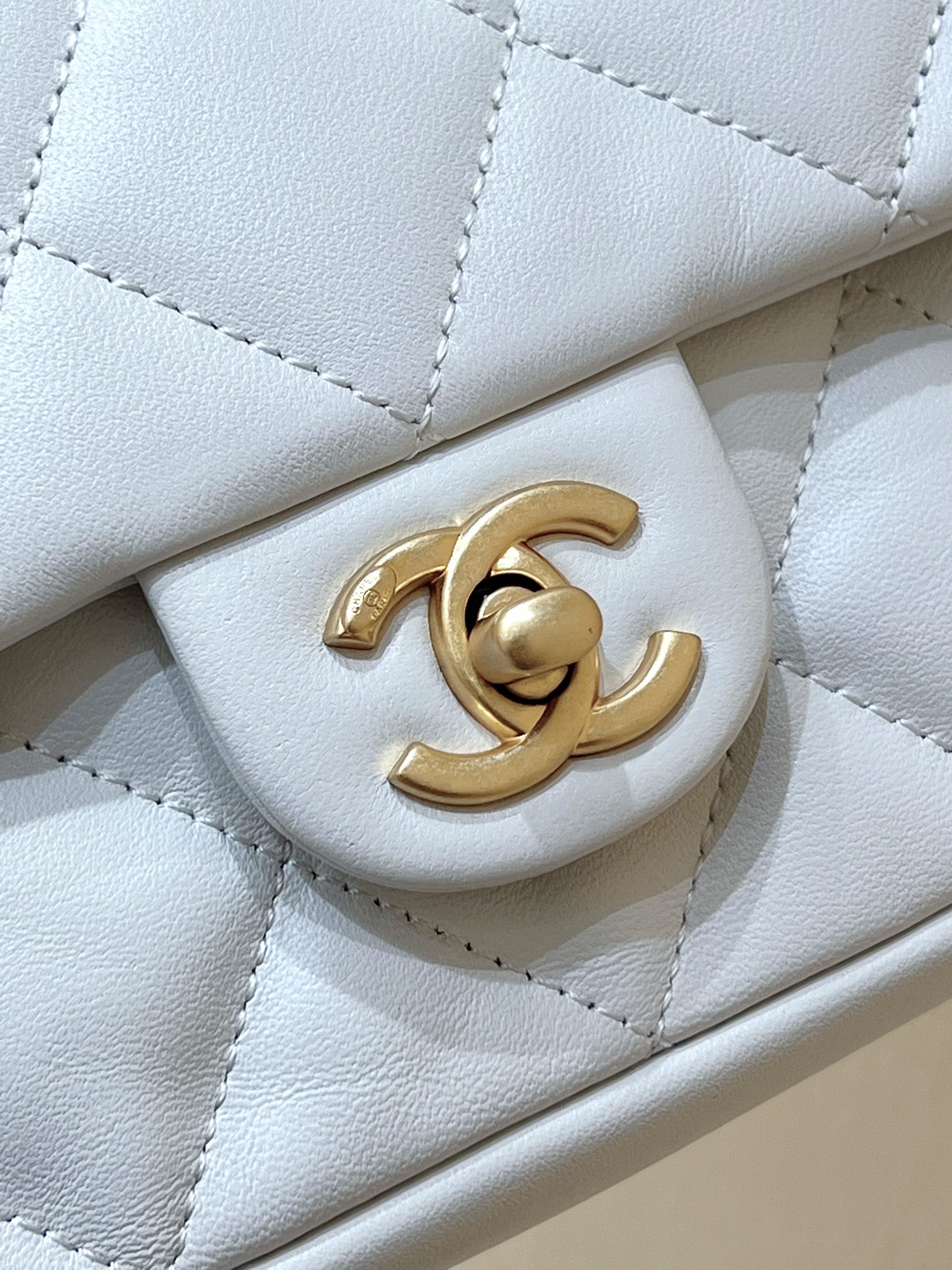 CHANEL CF限量版爱心吊坠链条包 AS3457白色