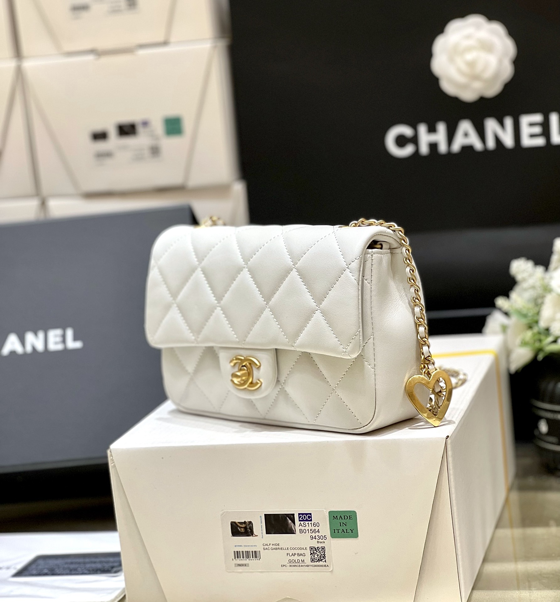 CHANEL CF限量版爱心吊坠链条包 AS3457白色