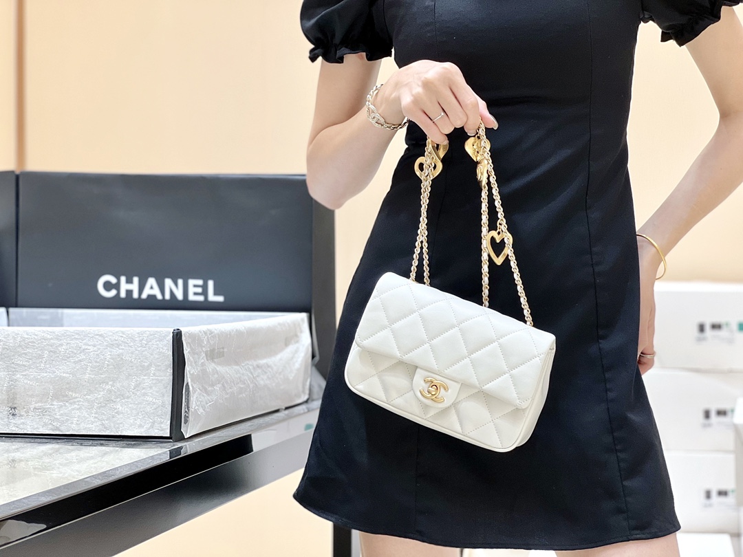 CHANEL CF限量版爱心吊坠链条包 AS3457白色