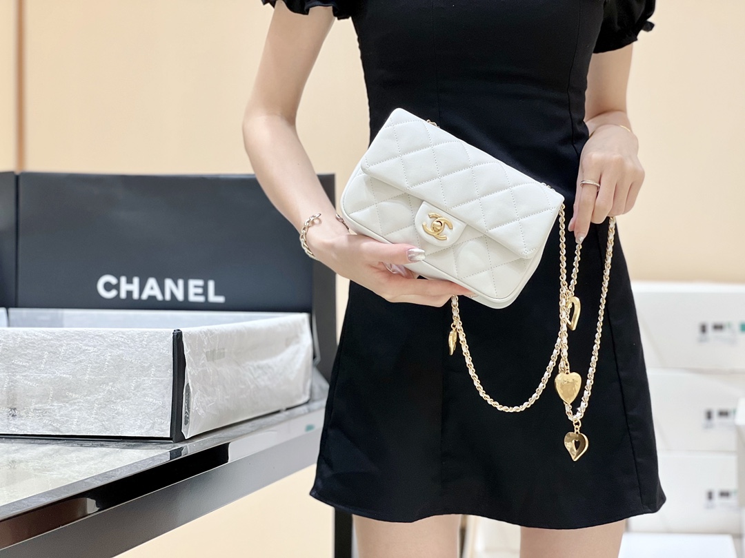 CHANEL CF限量版爱心吊坠链条包 AS3457白色