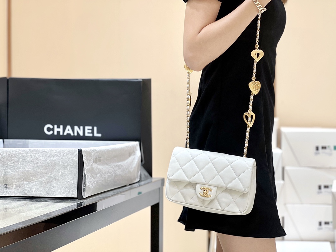 CHANEL CF限量版爱心吊坠链条包 AS3457白色