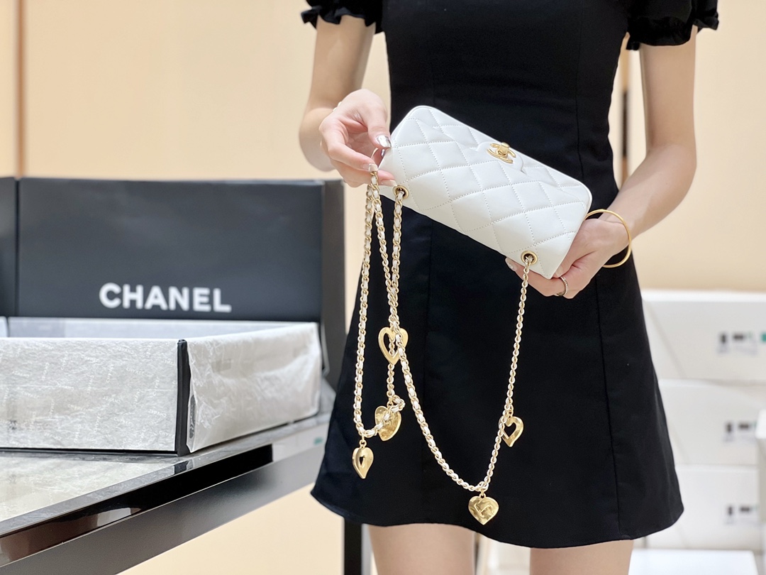 CHANEL CF限量版爱心吊坠链条包 AS3457白色