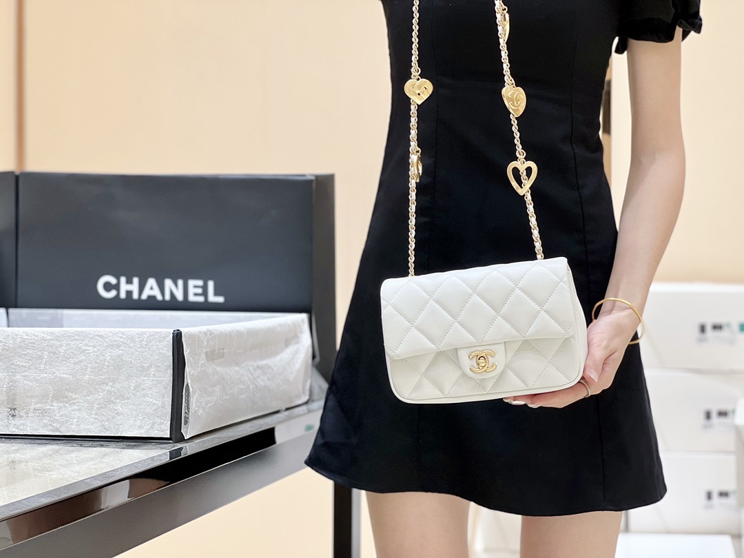 CHANEL CF限量版爱心吊坠链条包 AS3457白色