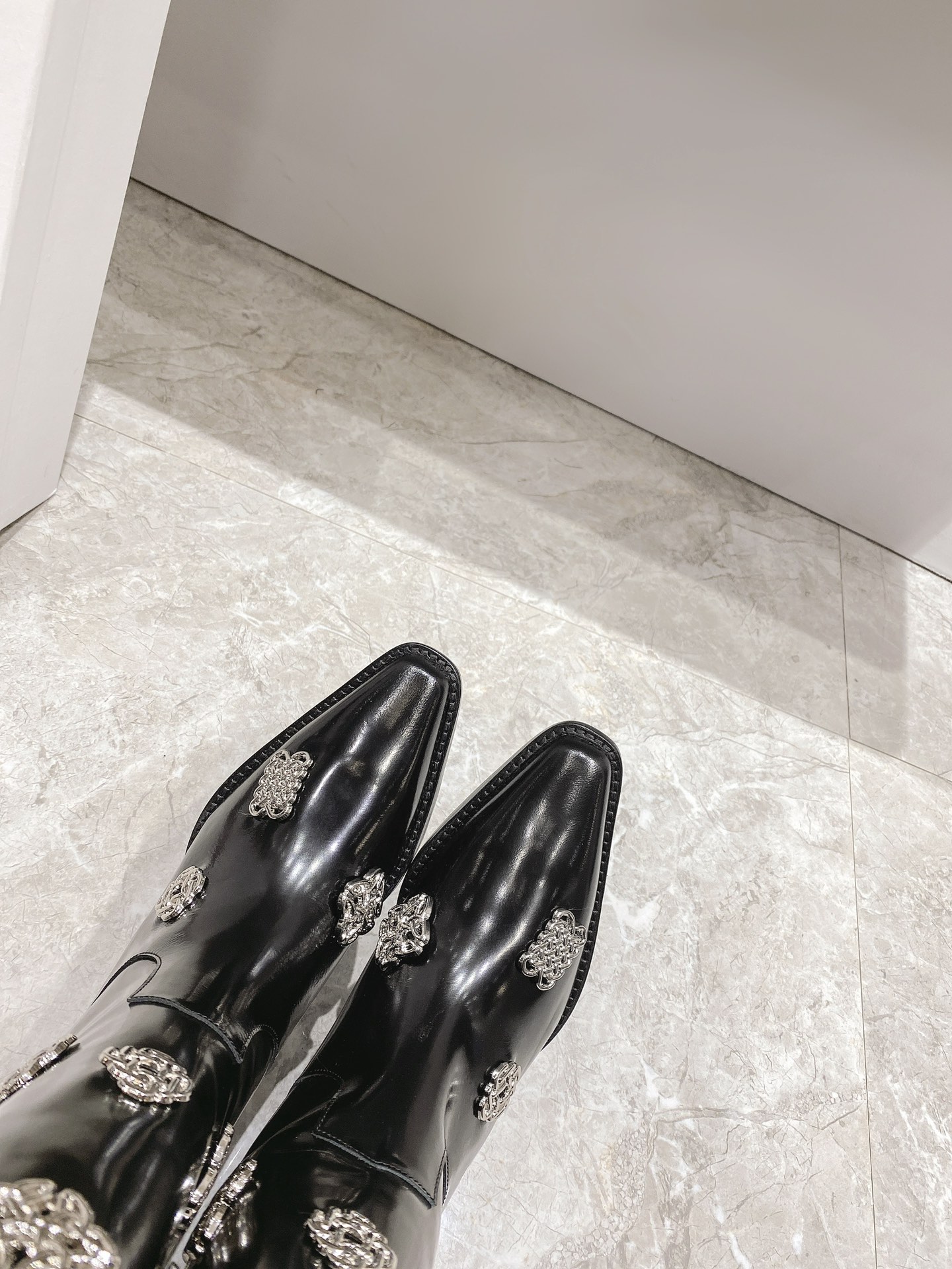 2022 Toga Pulla Metal Embossed Knight Boots: Japanese Punk Style for Winter - 图片 5