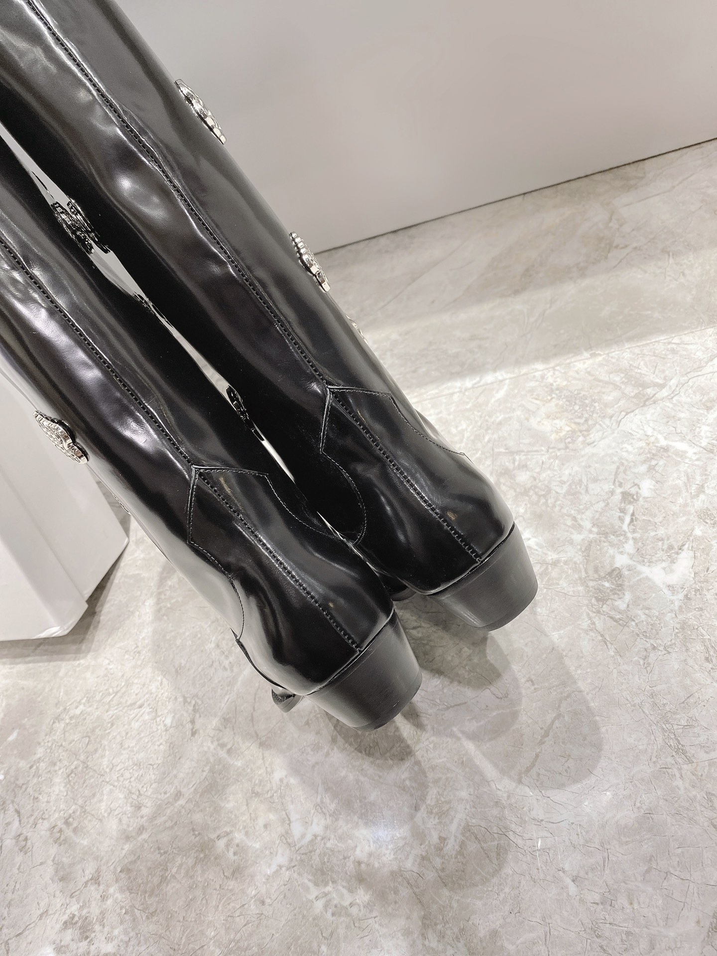 2022 Toga Pulla Metal Embossed Knight Boots: Japanese Punk Style for Winter - 图片 6