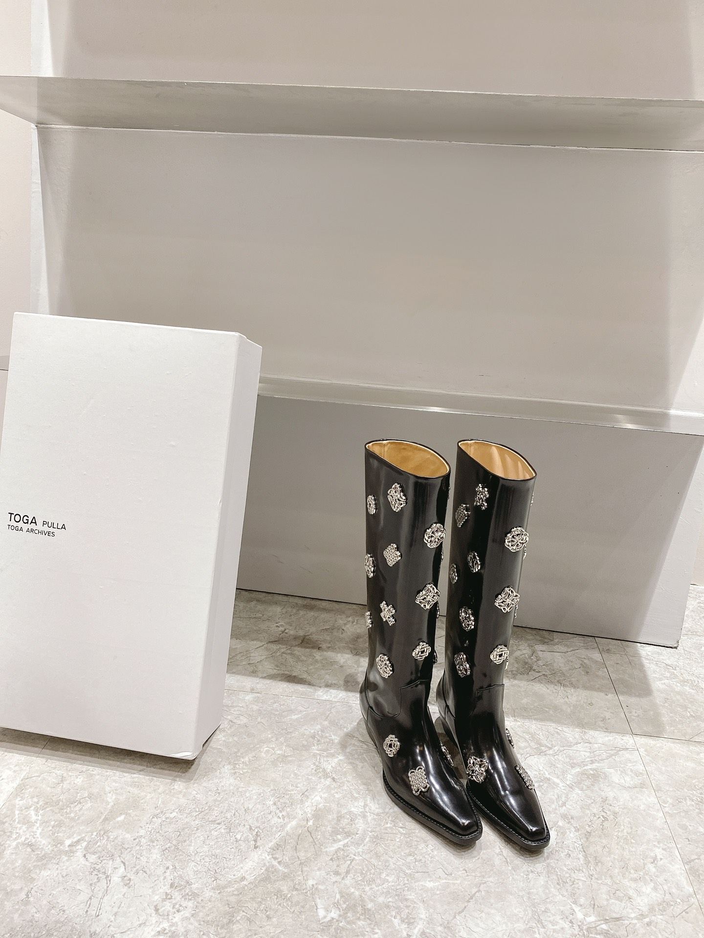 2022 Toga Pulla Metal Embossed Knight Boots: Japanese Punk Style for Winter