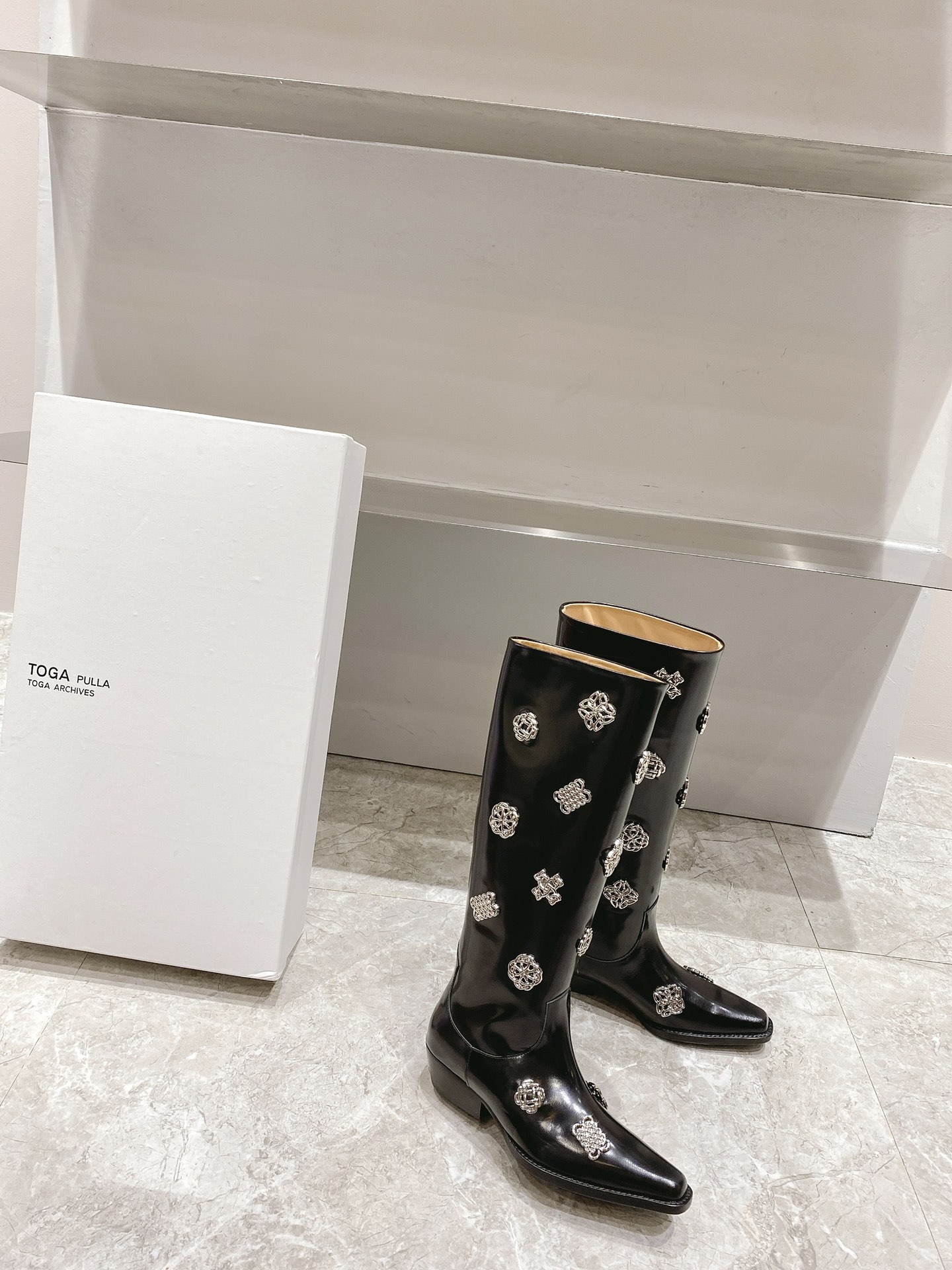 2022 Toga Pulla Metal Embossed Knight Boots: Japanese Punk Style for Winter - 图片 9