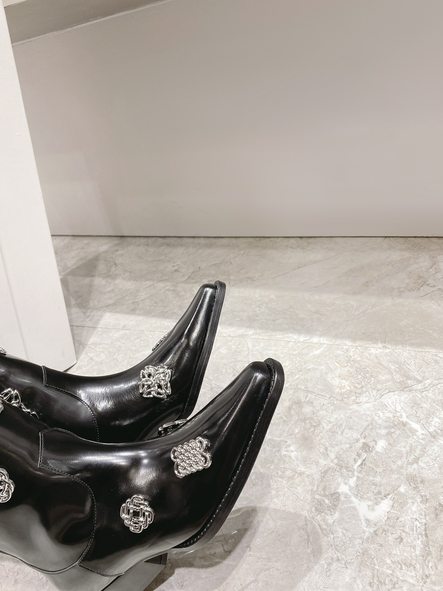 2022 Toga Pulla Metal Embossed Knight Boots: Japanese Punk Style for Winter - 图片 8