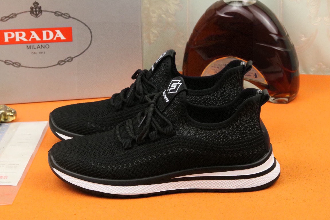I0 爆单款PRADA普拉达 香港专柜休闲鞋，专柜品质，优质做工，鞋面采用进口透气飞织弹力布面料，舒适透气内里，原板橡胶大底 ，休闲时尚，高端品质，