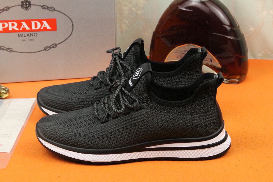I0 爆单款PRADA普拉达 香港专柜休闲鞋，专柜品质，优质做工，鞋面采用进口透气飞织弹力布面料，舒适透气内里，原板橡胶大底 ，休闲时尚，高端品质，