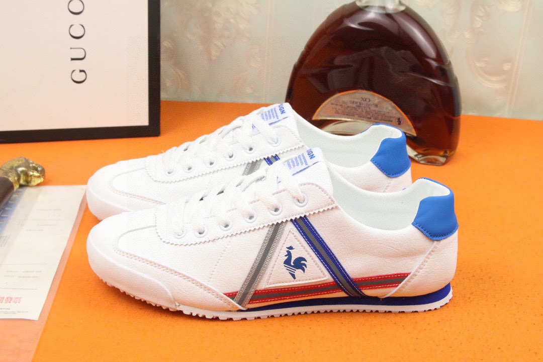 I5 高品质PRADA普拉达上市著名奢侈品牌，专柜同步更新，意大利男鞋时尚杂志季刊封面主推款鞋面采用意大利进口小牛皮，羊皮内里。原版防滑橡胶大底，上脚舒适有型。 细节无可挑剔。