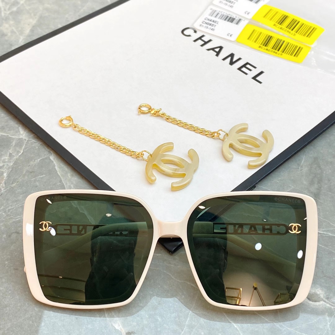 CHANEL香奈儿双C标志性logo女士太阳眼镜