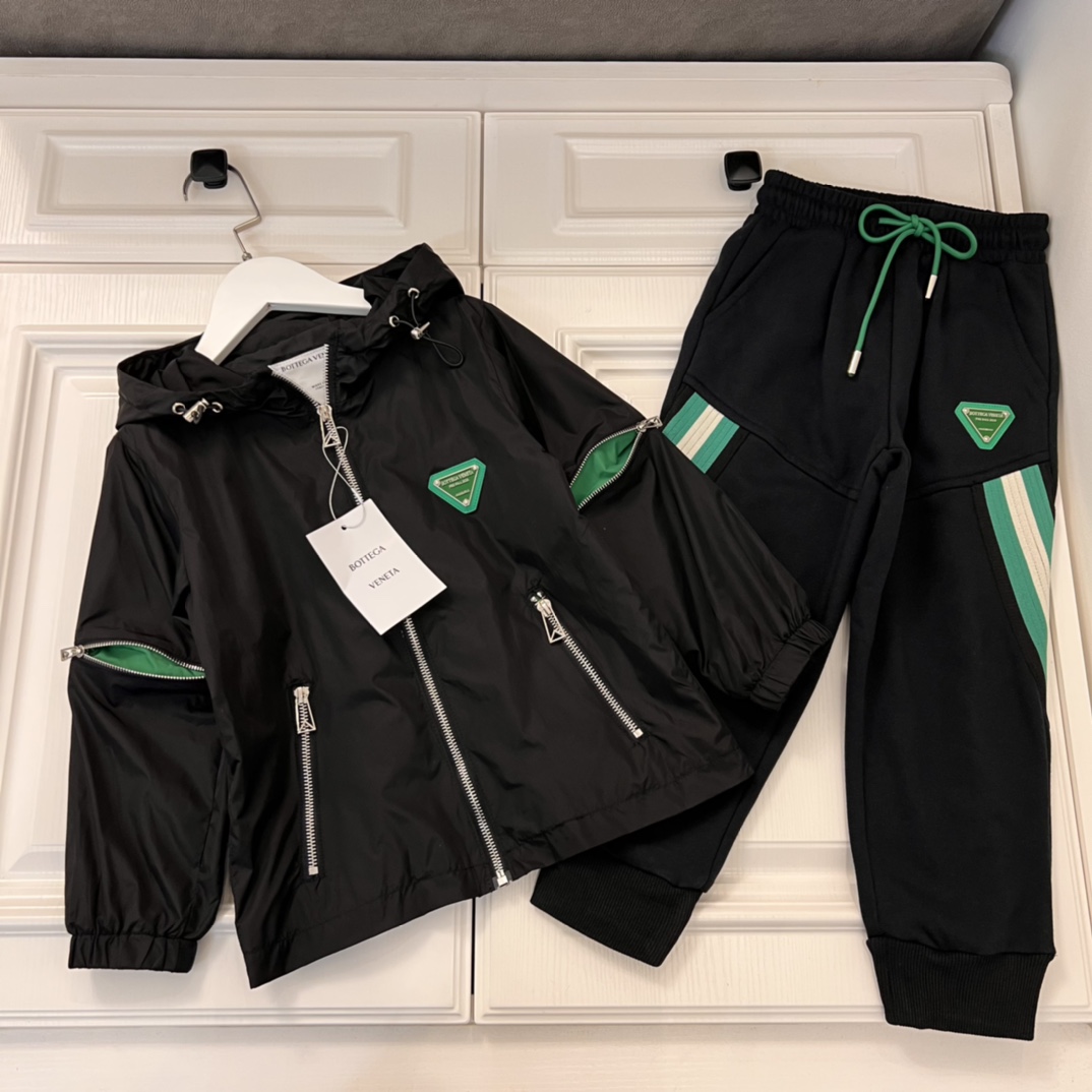 2022 new in the fall, black with green! Size: 100-160