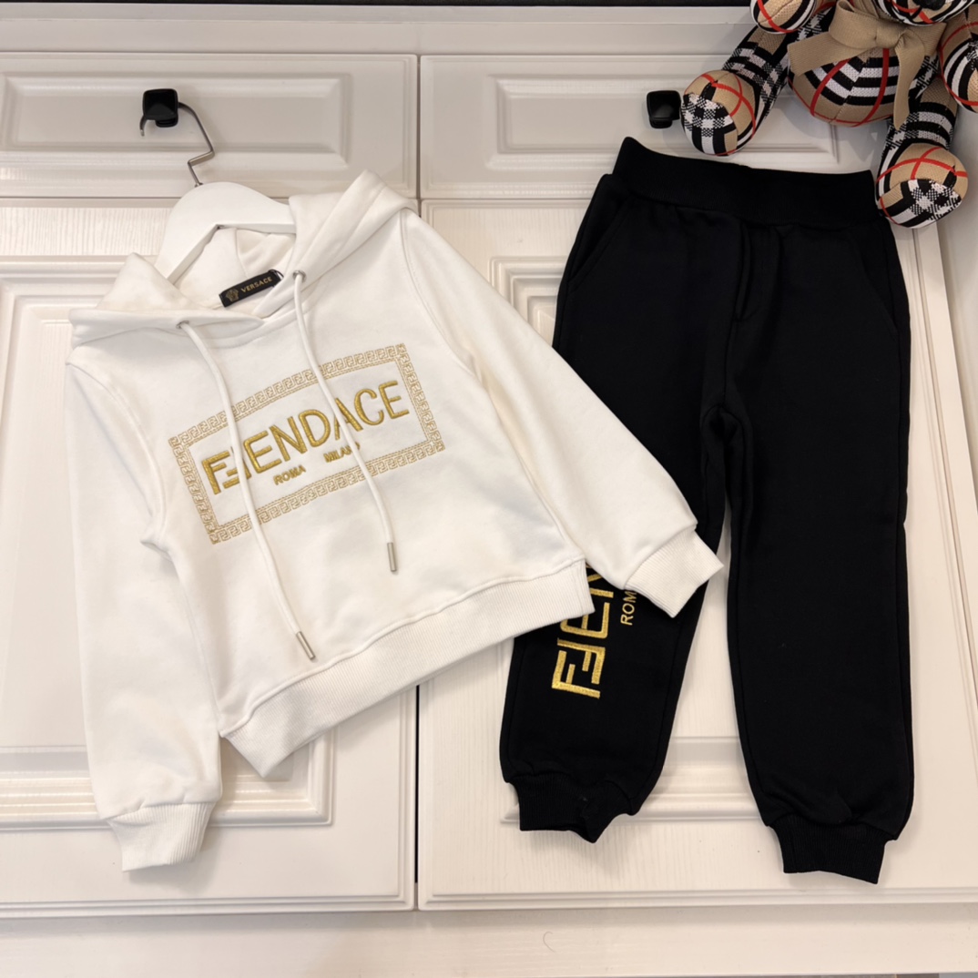 2022 Versace Children’s Suit: Luxurious Style for Kids, Sizes 100-150 cm - 图片 1