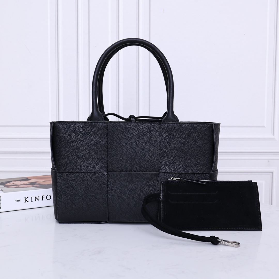 Bottega Veneta Intrecciato Tote Bag Lychee Grain