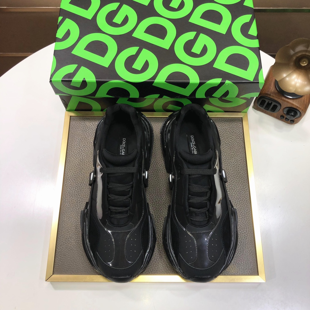 J5  Dolce&Gabbana 杜嘉班纳原单材料内里杜嘉班纳男鞋上新原单级限量潮鞋，原单滴胶工艺品质，专柜同步，原版复刻，做工一流欧美大师设计，完美打造顶级品质，个性十足，时尚新颖。上脚极致舒适，千锤百炼为您量身定制。鞋垫：高档舒适羊里大底：原版橡胶防滑耐磨大底