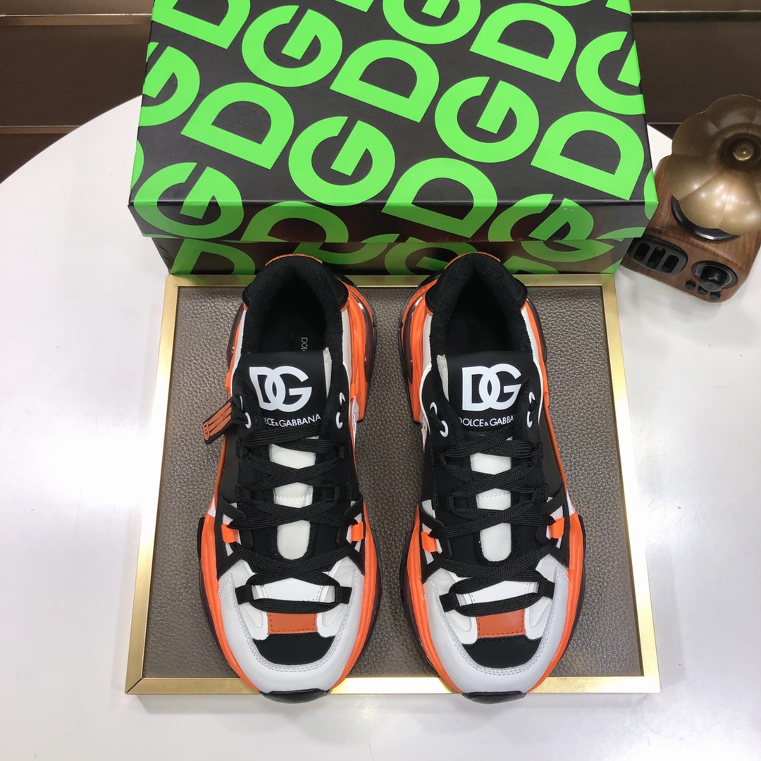 J5  Dolce&Gabbana 杜嘉班纳原单材料内里杜嘉班纳男鞋上新原单级限量潮鞋，原单滴胶工艺品质，专柜同步，原版复刻，做工一流欧美大师设计，完美打造顶级品质，个性十足，时尚新颖。上脚极致舒适，千锤百炼为您量身定制。鞋垫：高档舒适羊里大底：原版橡胶防滑耐磨大底