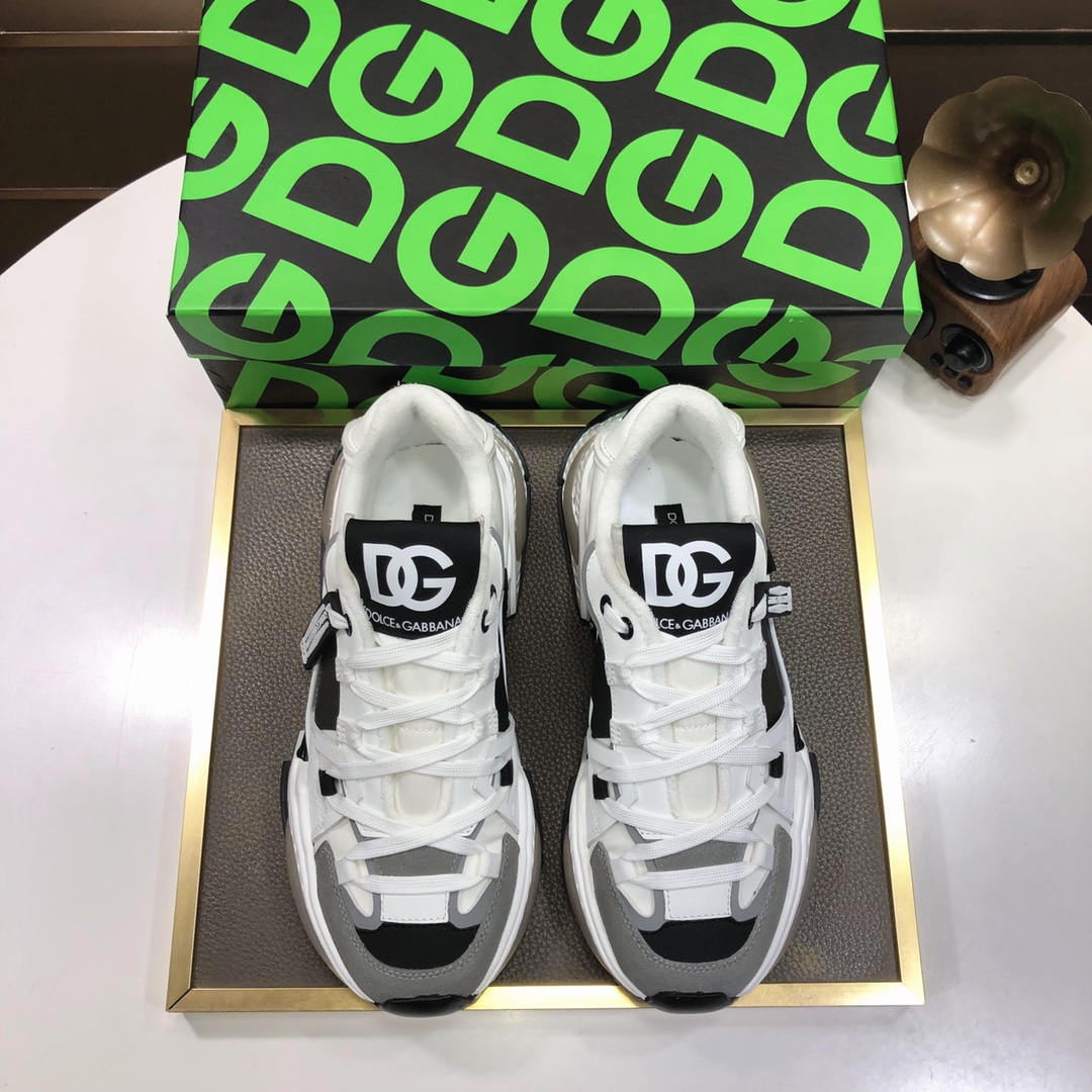 J5  Dolce&Gabbana 杜嘉班纳原单材料内里杜嘉班纳男鞋上新原单级限量潮鞋，原单滴胶工艺品质，专柜同步，原版复刻，做工一流欧美大师设计，完美打造顶级品质，个性十足，时尚新颖。上脚极致舒适，千锤百炼为您量身定制。鞋垫：高档舒适羊里大底：原版橡胶防滑耐磨大底