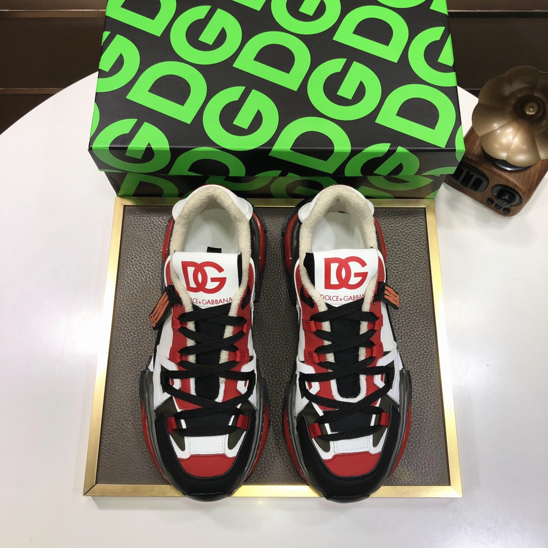 J5  Dolce&Gabbana 杜嘉班纳原单材料内里杜嘉班纳男鞋上新原单级限量潮鞋，原单滴胶工艺品质，专柜同步，原版复刻，做工一流欧美大师设计，完美打造顶级品质，个性十足，时尚新颖。上脚极致舒适，千锤百炼为您量身定制。鞋垫：高档舒适羊里大底：原版橡胶防滑耐磨大底