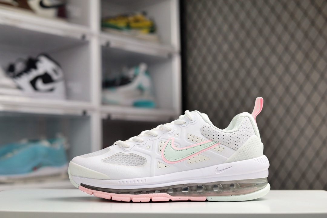 G0 NK Air Max Genome 全掌气垫跑鞋今年的全新鞋型名为Air Max Genome，可以看出整双鞋延续了复古与未来相结合的设计理念。网眼布以及人造皮革的使用，进一步提升鞋身层次感。整双鞋的中底来自Nike L eBron 8的全掌气垫造型，同时外底也借鉴了Nike Free系列跑鞋