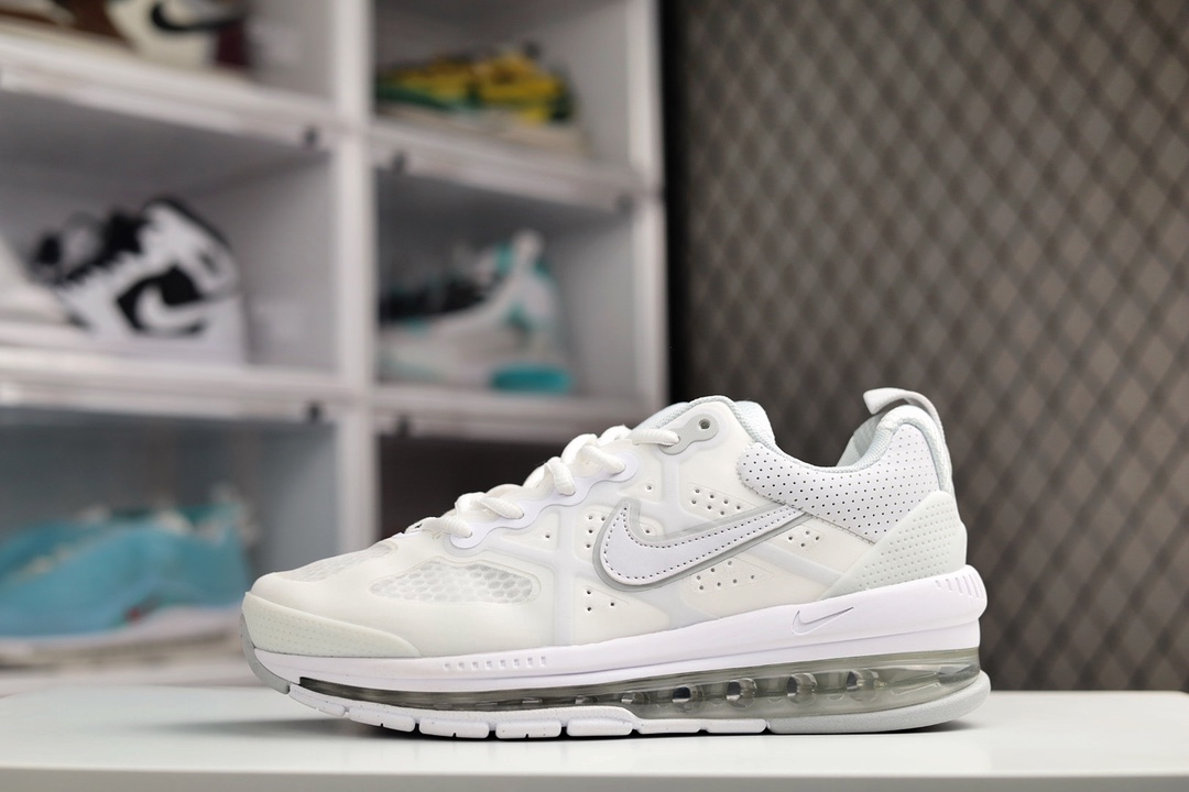 G0 NK Air Max Genome 全掌气垫跑鞋今年的全新鞋型名为Air Max Genome，可以看出整双鞋延续了复古与未来相结合的设计理念。网眼布以及人造皮革的使用，进一步提升鞋身层次感。整双鞋的中底来自Nike L eBron 8的全掌气垫造型，同时外底也借鉴了Nike Free系列跑鞋