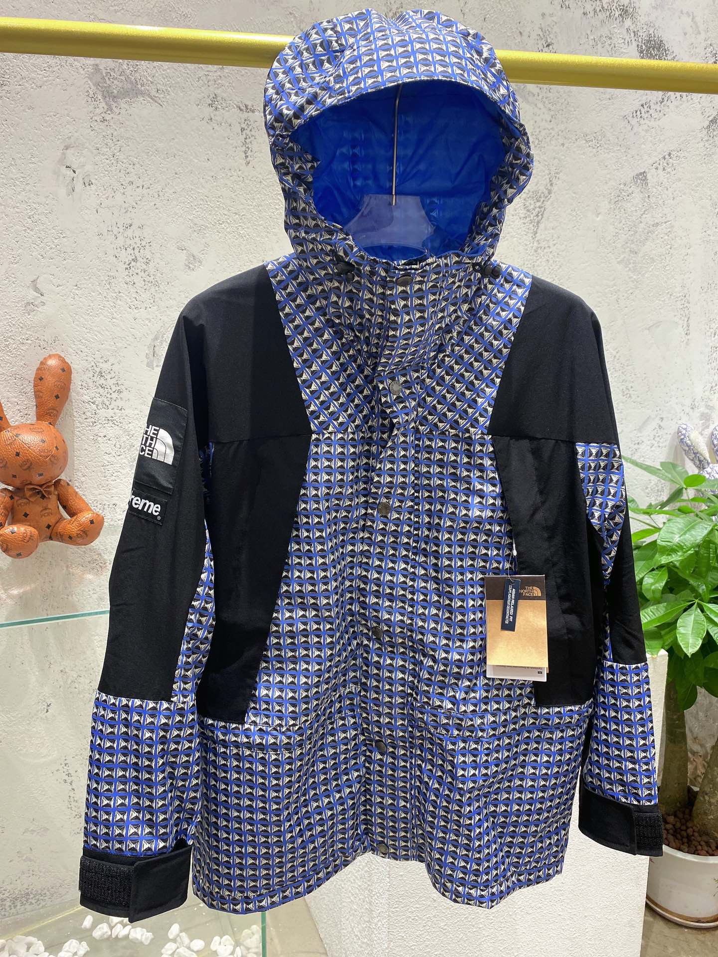 Supreme 21SS TNF Studded Mountain  Jacket 联名铆钉冲锋衣