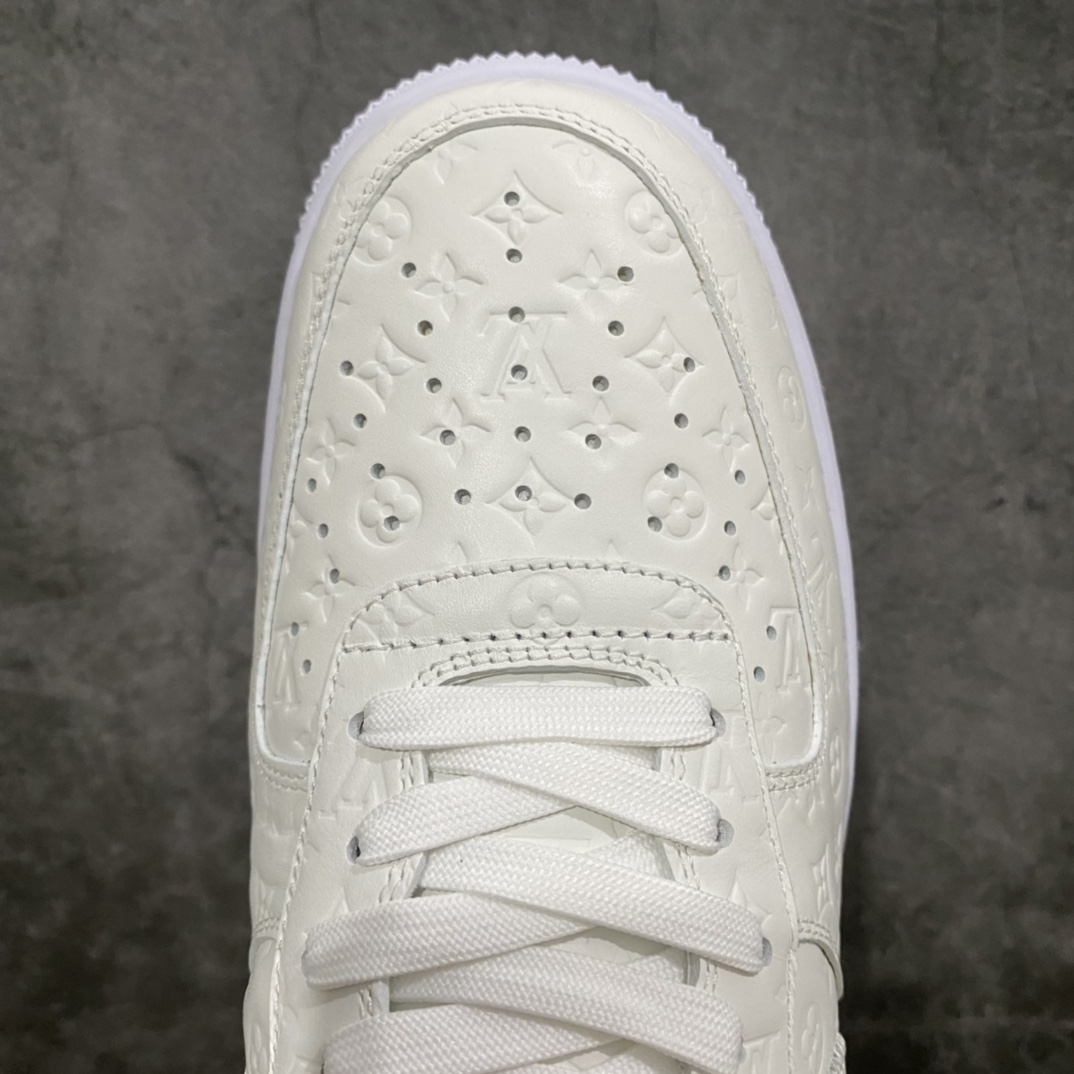 图片[9]-莞产LV x Air Force 1白色 目前市场最正确版 懂货的来 正确的钩子大小 （市面版本过小） 正确老花 压花比例以及各位置正确的对位！ 正确鞋舌长度及厚度（市面要么过短要么过长过薄） 正确鞋带孔8个（女鞋为7个） 正确鞋头冲孔数量（除最外排固定2个 其余没排女码比男码少1个） 目前此版本 尺码：38-45🐎 另有其他版本供应！-选品中心