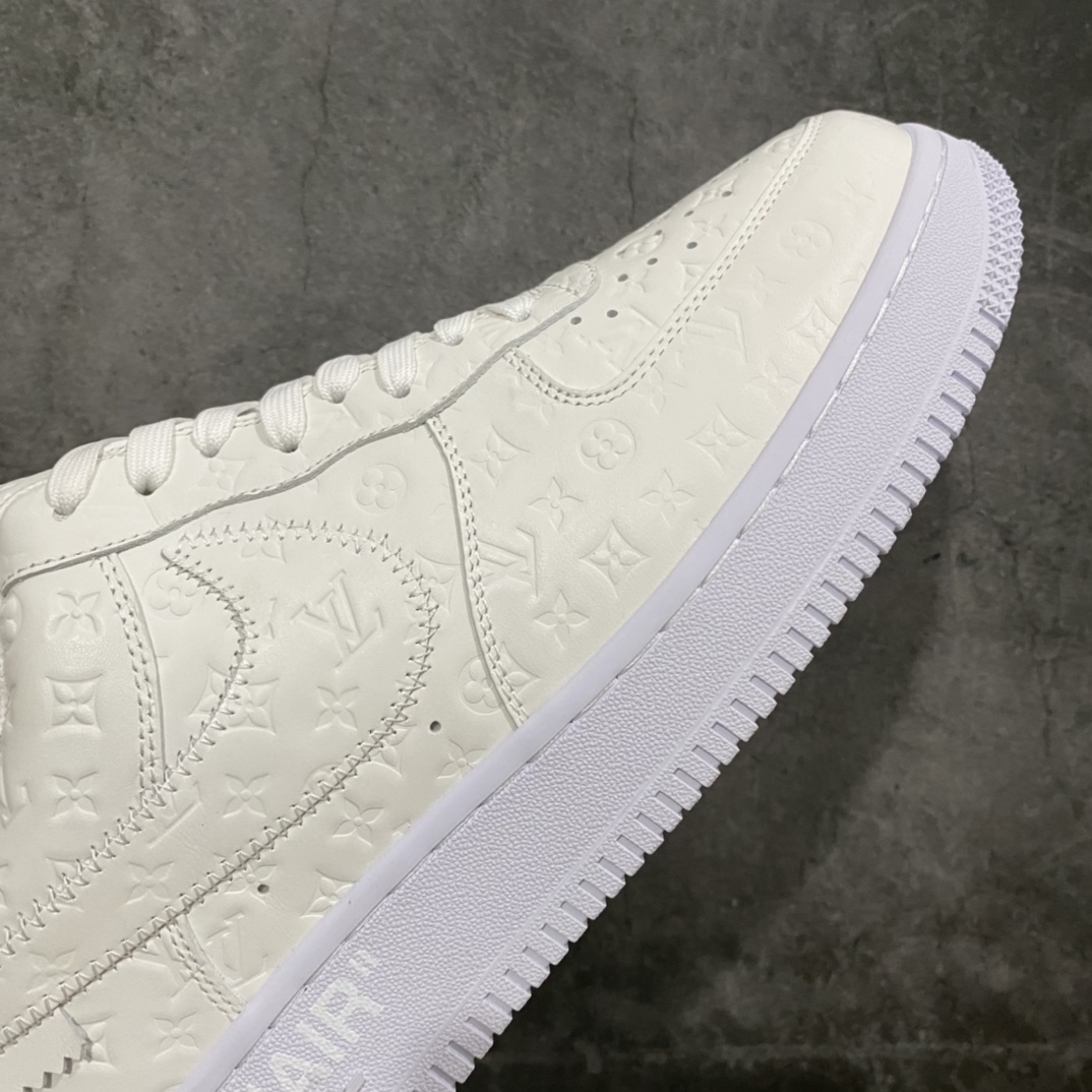 图片[4]-莞产LV x Air Force 1白色 目前市场最正确版 懂货的来 正确的钩子大小 （市面版本过小） 正确老花 压花比例以及各位置正确的对位！ 正确鞋舌长度及厚度（市面要么过短要么过长过薄） 正确鞋带孔8个（女鞋为7个） 正确鞋头冲孔数量（除最外排固定2个 其余没排女码比男码少1个） 目前此版本 尺码：38-45🐎 另有其他版本供应！-选品中心