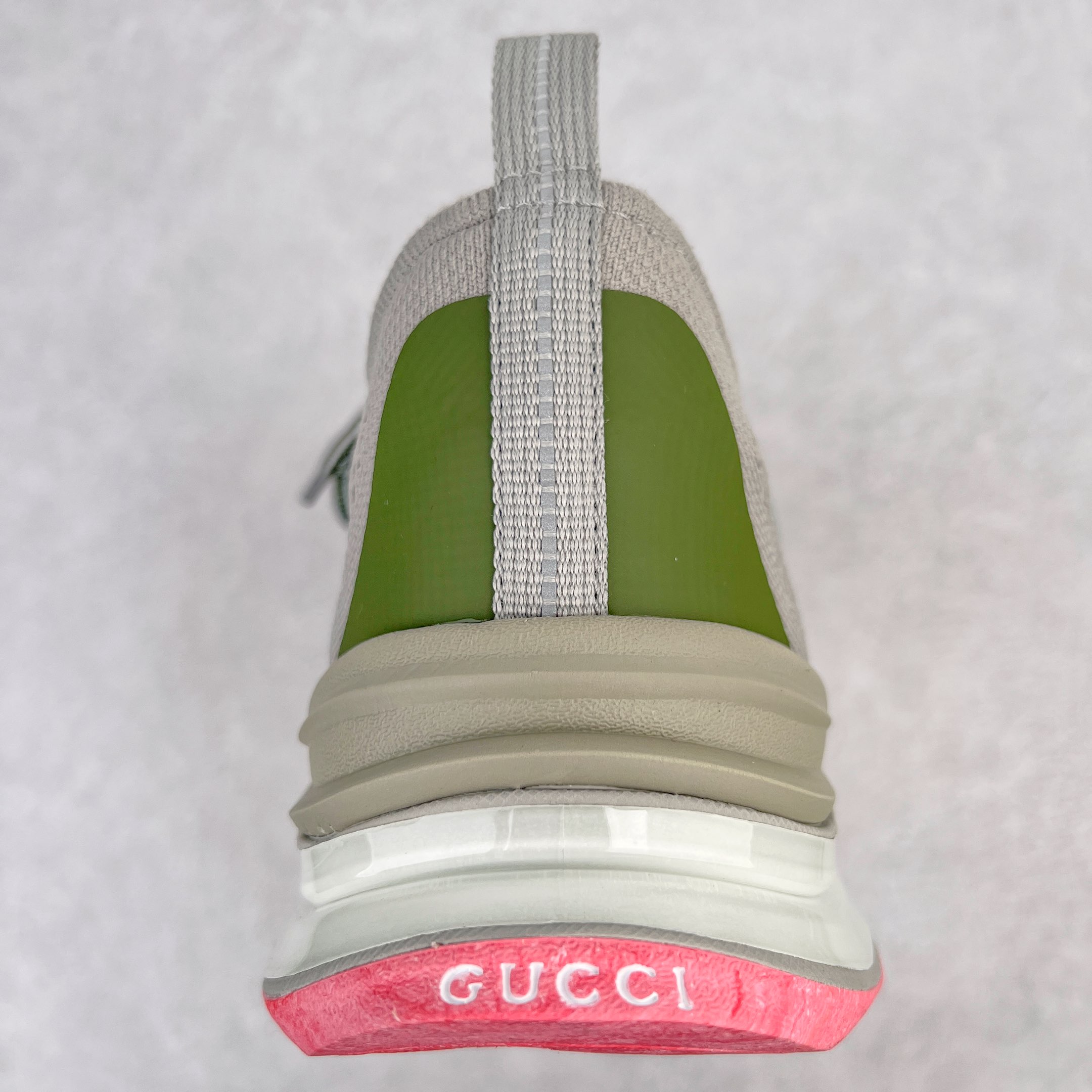 图片[8]-零售💰250 ＃福利特价‼Gucci Run Mesh Sneakers 慢跑系列低帮针织透气轻量百搭休闲马跑鞋#原楦原纸版数据开发版型#2021抹茶色配件及包装物#采用进口针织机台GG平纹针织织物鞋面组合高频热熔工艺#超软皮内里脚垫#灌塑PU乳胶脚垫#全新高成本开发5层组合缓震大底 这一单品的设计从运动世界中汲取灵感 透过Gucci视角焕新演绎 匠心融入醒目的品牌标识细节 这款流线型运动鞋采用GG平纹针织织物 并点缀互扣式双G 双色鞋底以趣味盎然的对比色为这款单品增添魅力 黑色和红色GG平纹针织织物 橡胶互扣式双G细节 后部外底饰有Gucci标识 橡胶鞋底 系带固定 背面装饰提拉带细节 尺码：36-46 编码：Wby2936050-运动鞋