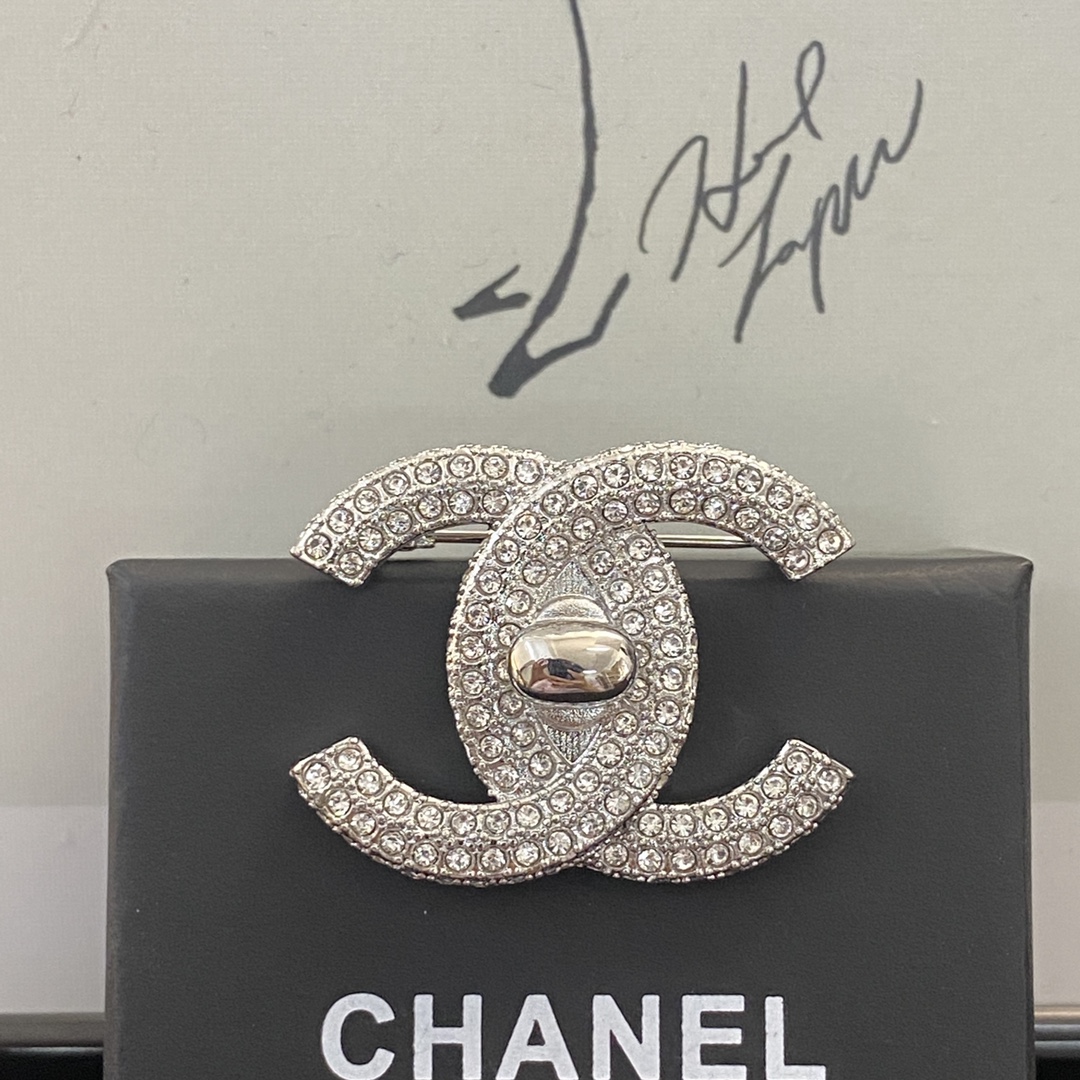 Chanel New
 Jewelry Brooch
