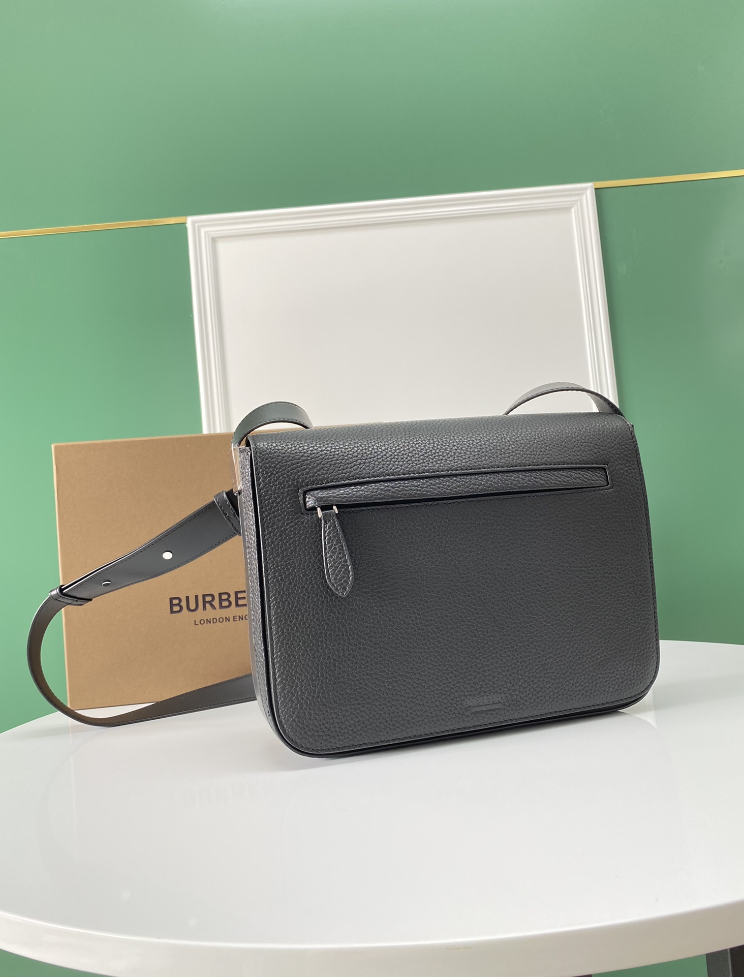 Burberry巴宝莉意大利鞣制粒纹皮革肩背包