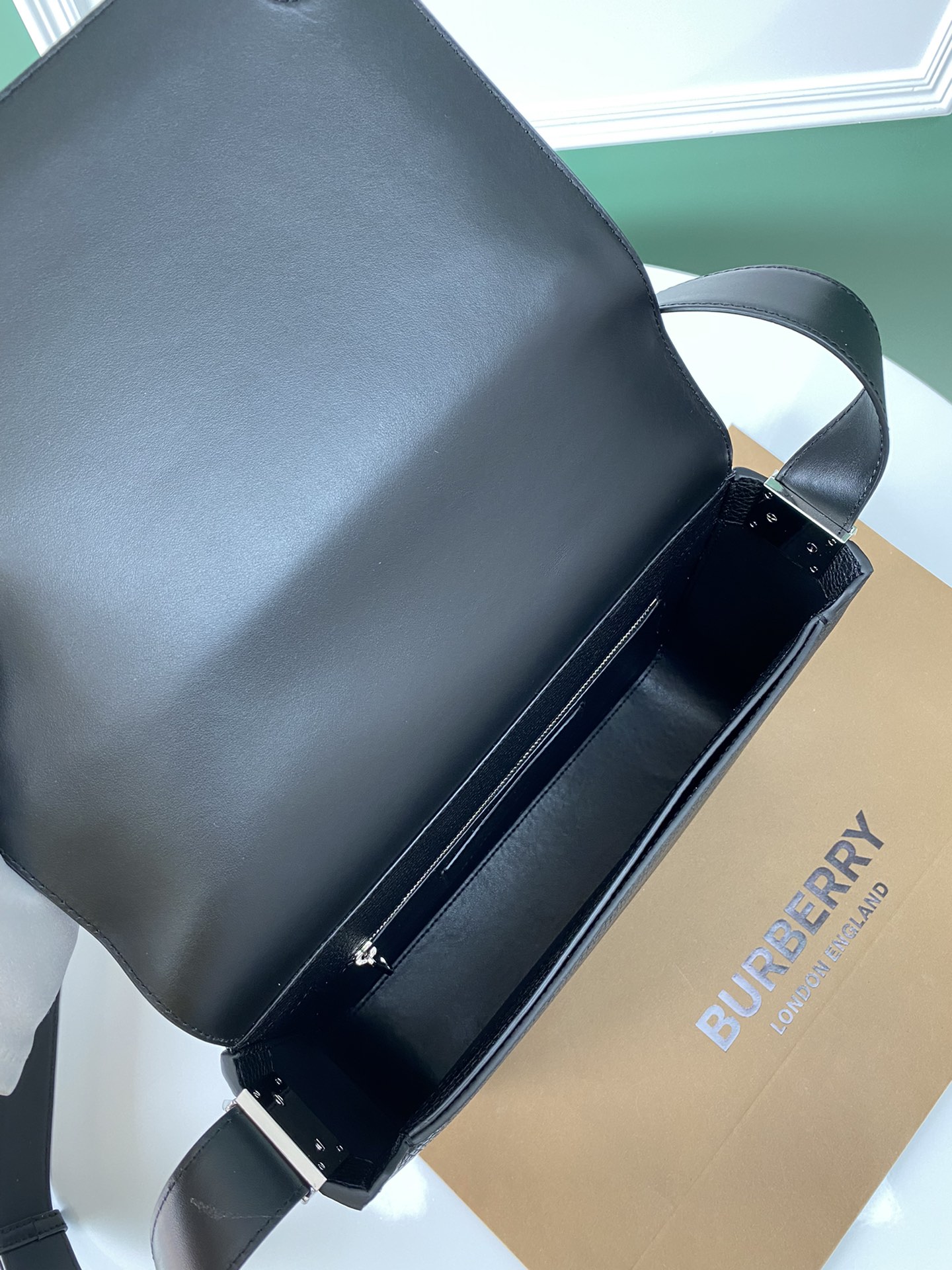 Burberry巴宝莉意大利鞣制粒纹皮革肩背包