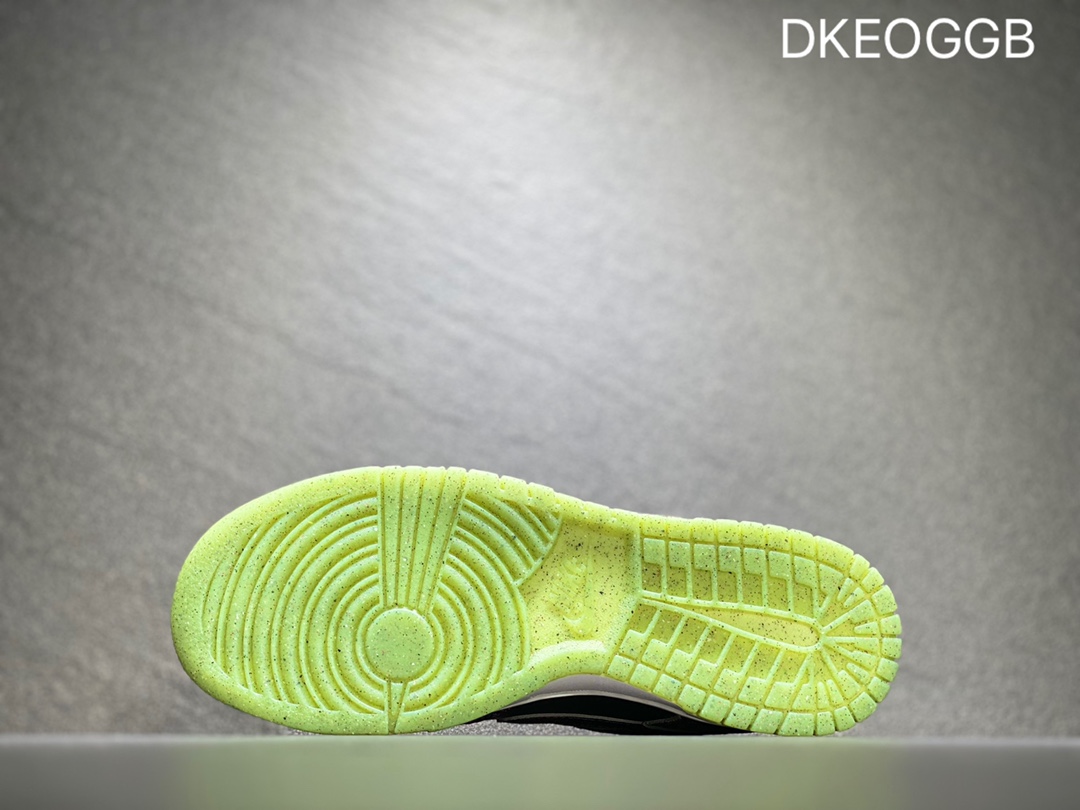 300 NIKE Dunk SB Low 低帮休闲板鞋 DQ7681-001