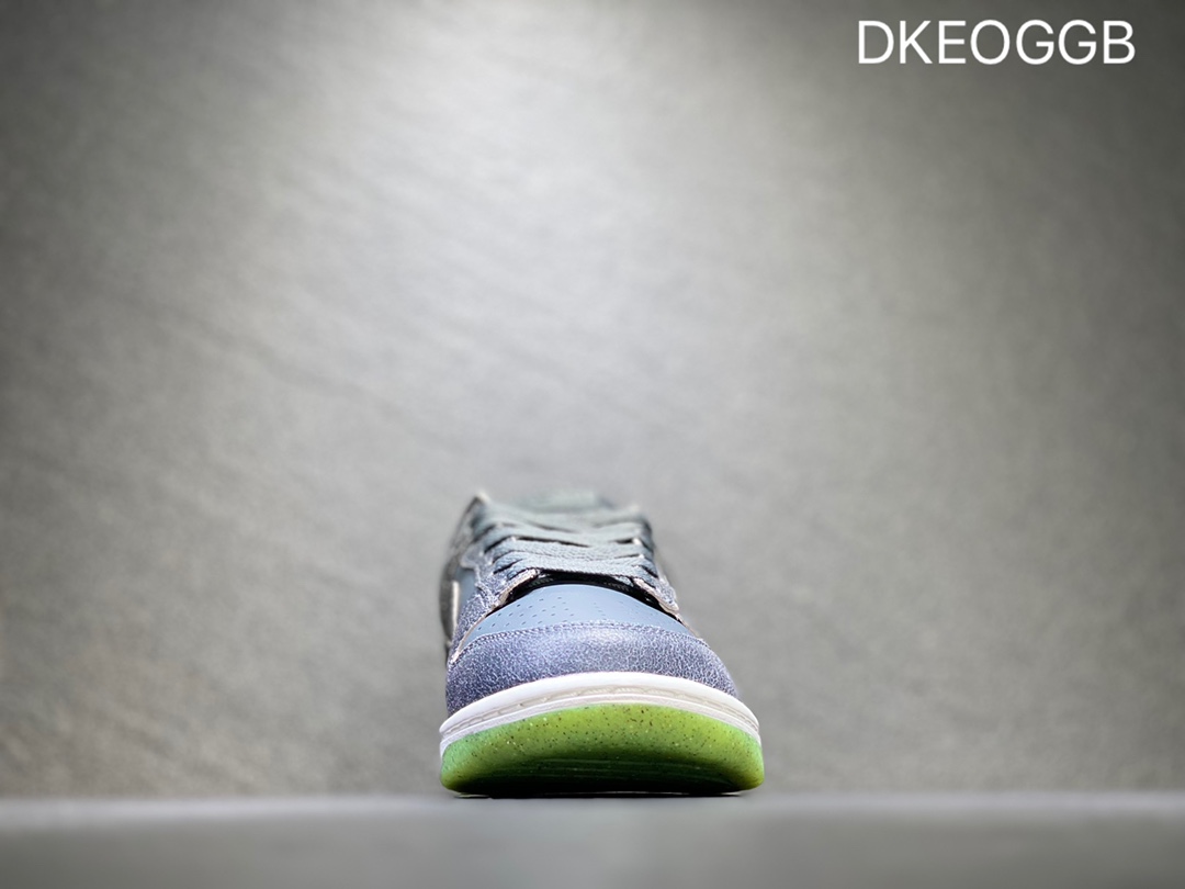 300 NIKE Dunk SB Low 低帮休闲板鞋 DQ7681-001