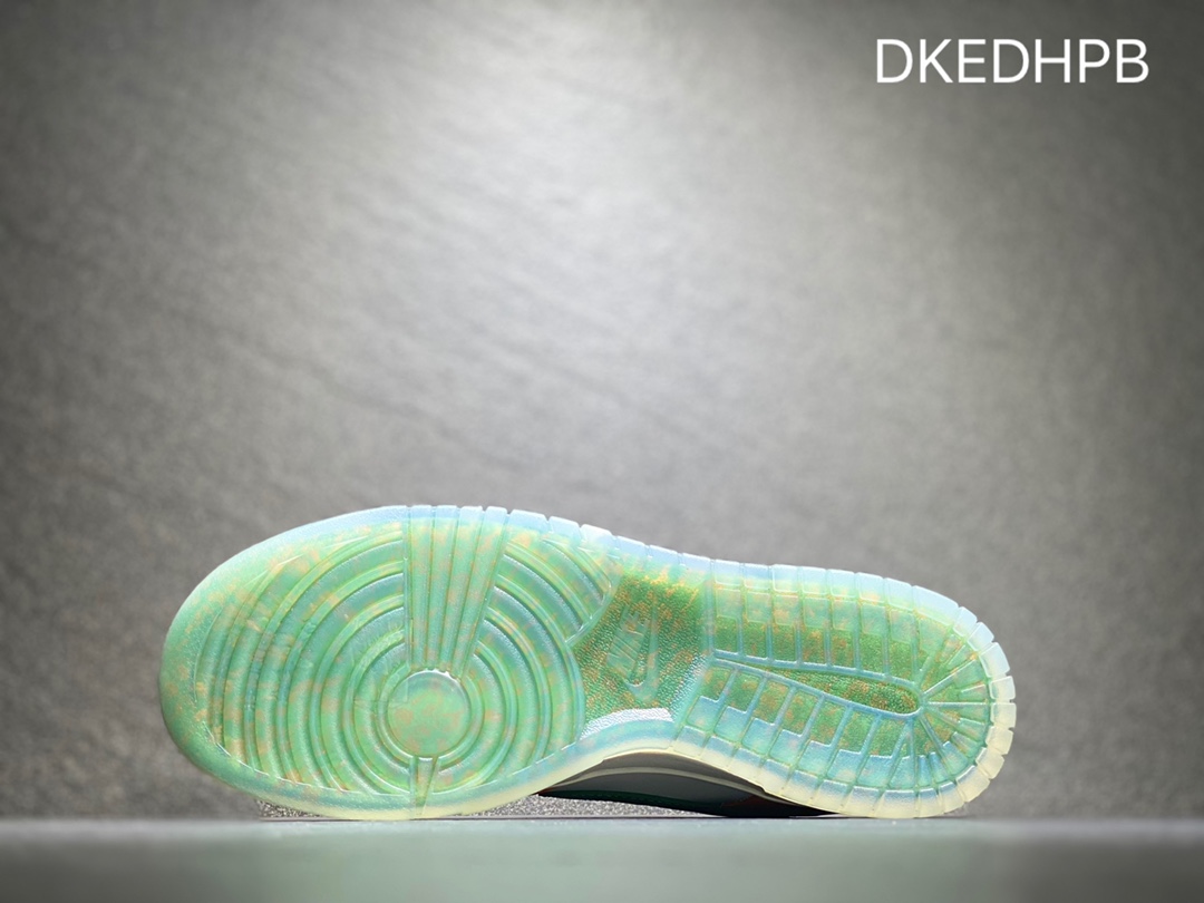 340 NIKE Dunk SB Low 低帮休闲板鞋  DR6188-800