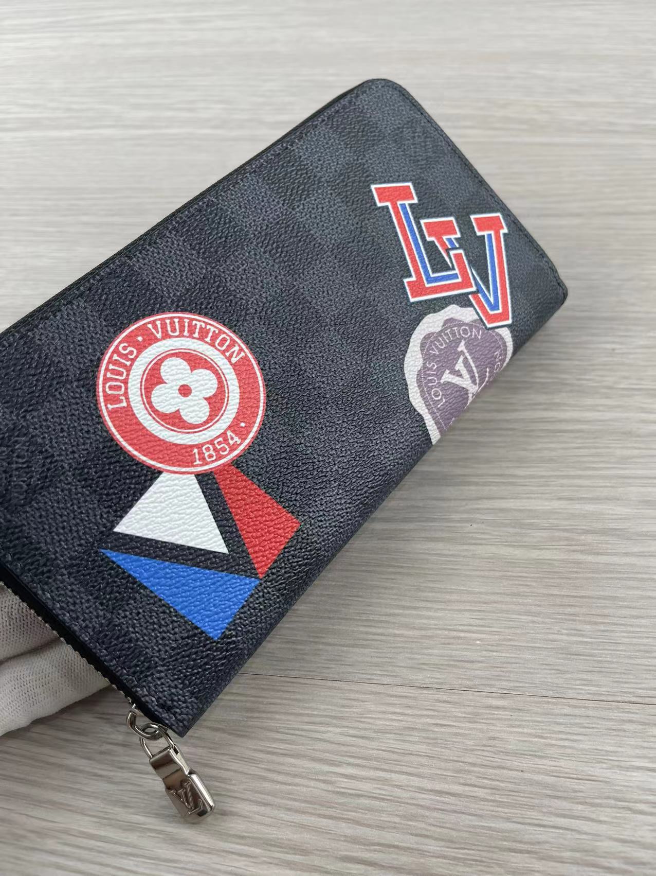 Leather wallet coin pocket